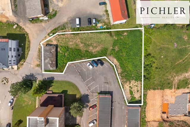 Prodej pozemku 1310 m2 s trojgaráží, Rakovník, okres Rakovník