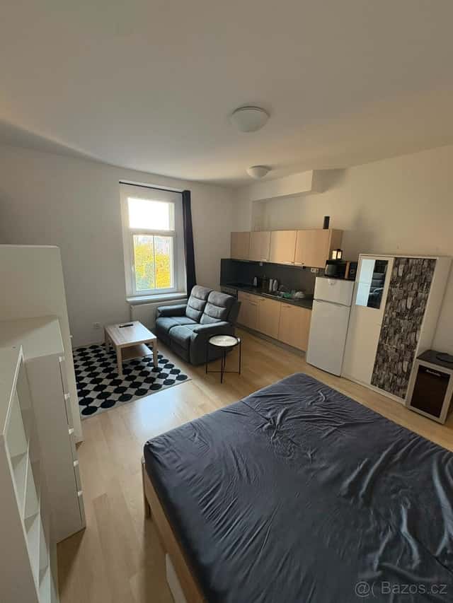 Pronájem kompletně zařízeného bytu 1+kk, 33 m² – Praha 9, Vy, Praha 9
