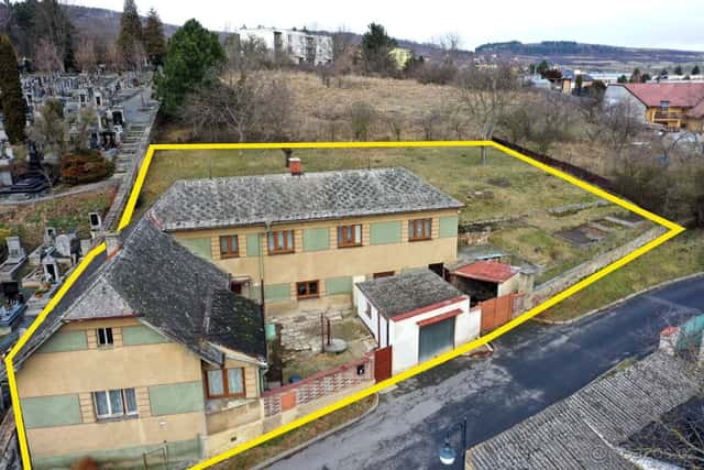 Prodej ½ rodinného domu 200m² s pozemkem 1068m², okres Beroun
