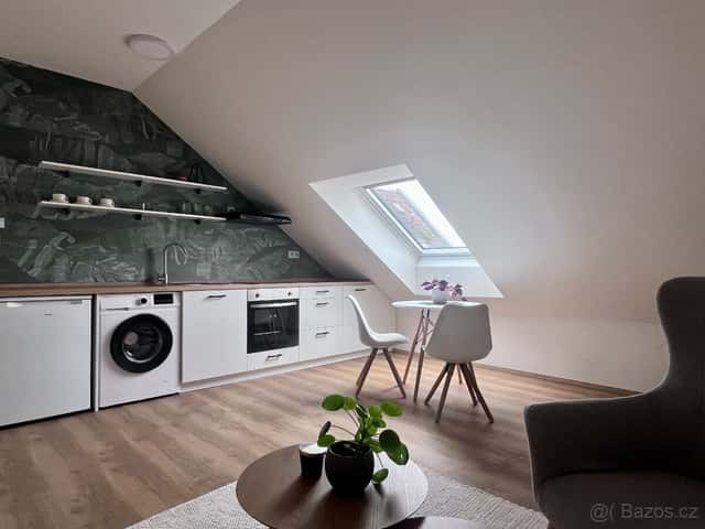 Pronájem podkrovního bytu 2+kk (44m2) s výtahem, Jihlava, okres Jihlava