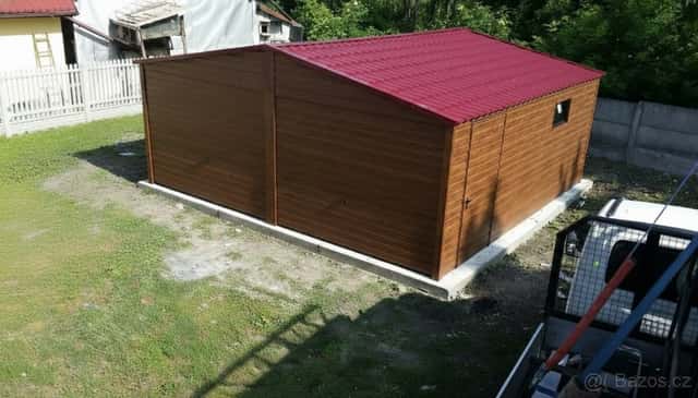 Plechová garáž 7×7 m – zlatý dub/výklopná vrata „BOHUMIL“, okres Ostrava-město