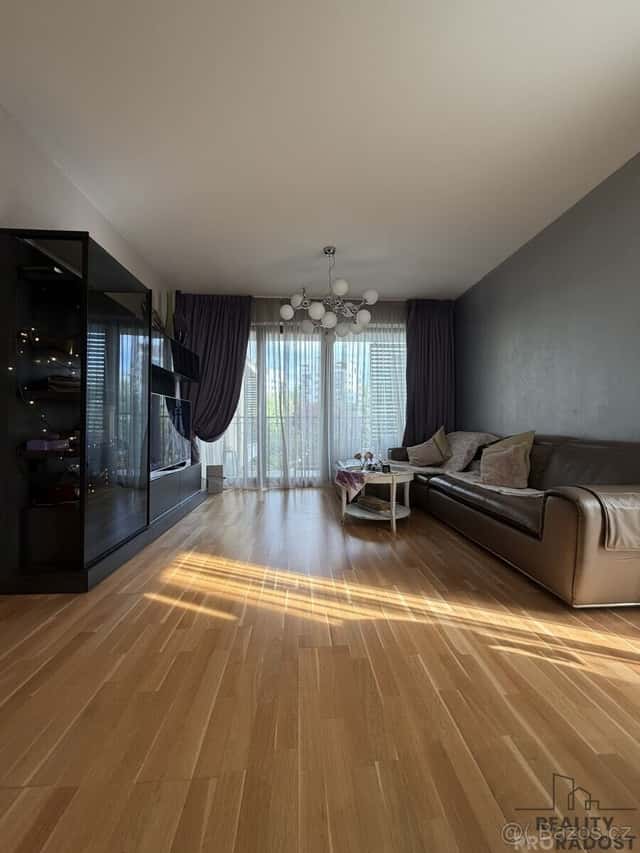 Pronájem bytu 3+kk 89 m² Nad Smetankou, Praha - Hrdlořezy, Praha 9