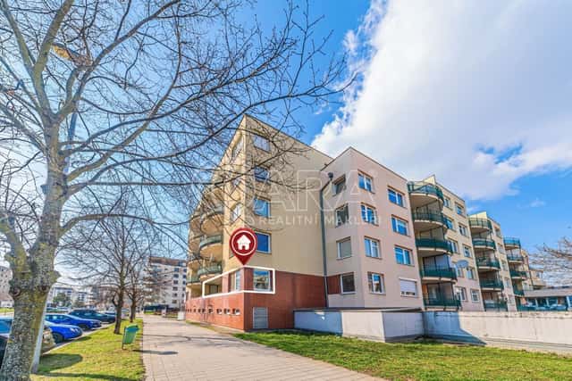 Krásný rodinný byt s lodžií a vlastní garáží, Voskovcova, Praha 5 – Hlubočepy